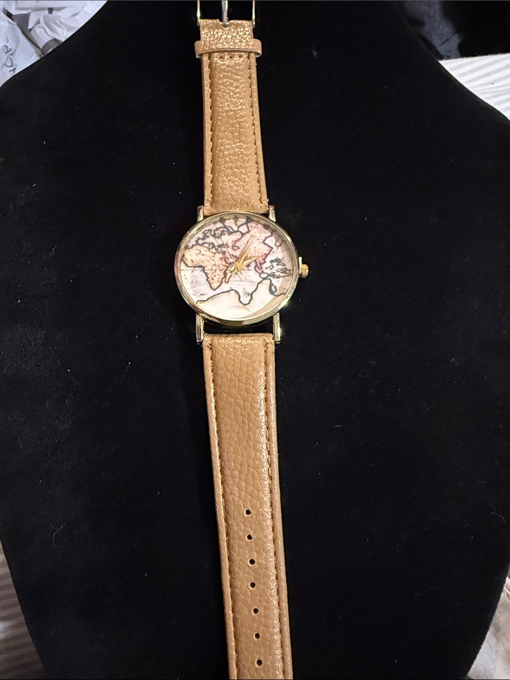 NWT Working 8.5” Men’s Classic Tan band Map Dial watch plastic under button